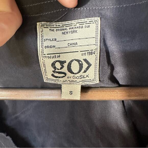 Go Silk Button Front Ombre Top Size Small - Picture 7 of 7
